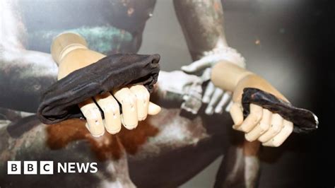 news roman boxing gloves